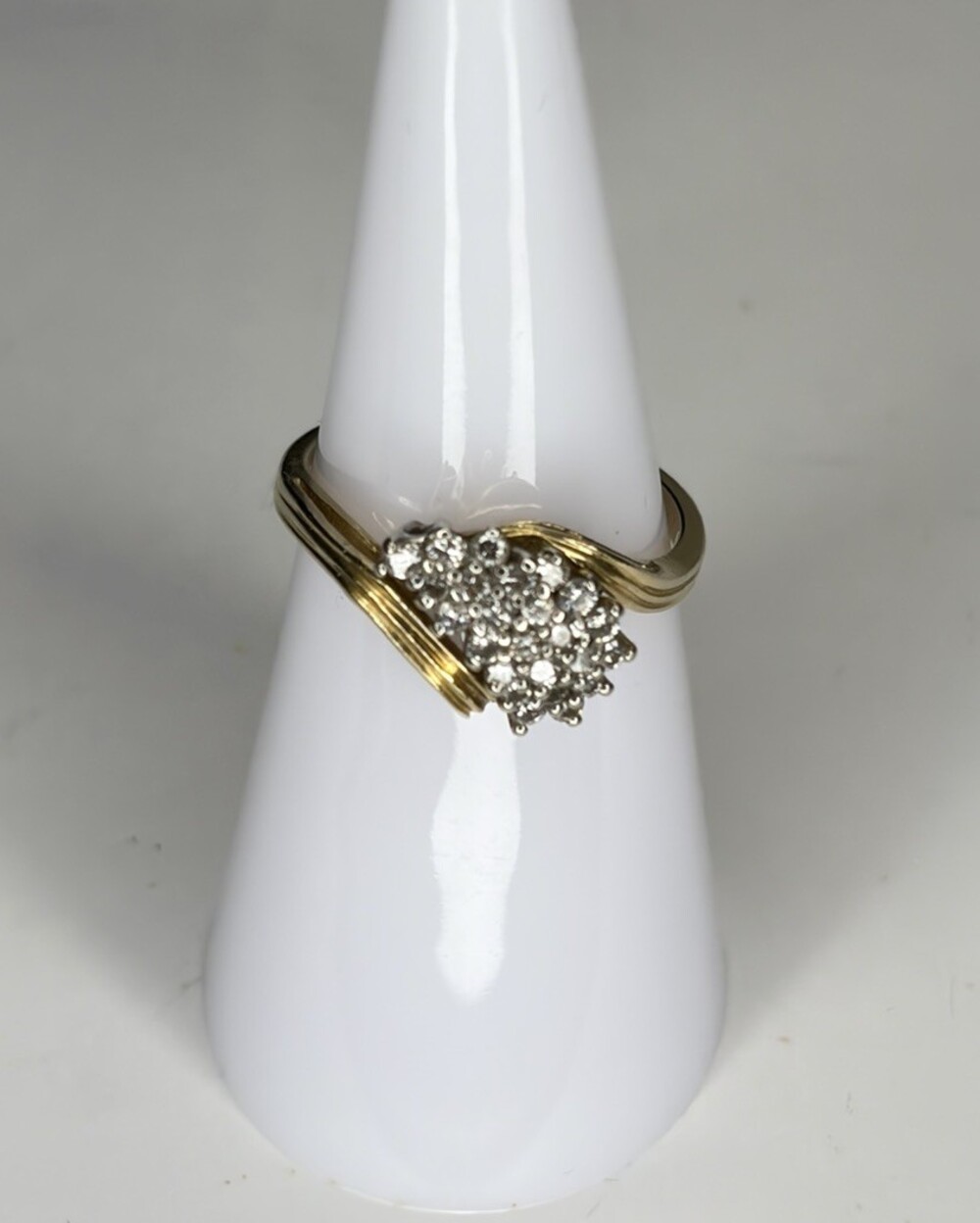 Vintage 14K Yellow Gold Diamond Cluster Bypass Swirl Ring Size 6 3.1g Genuine